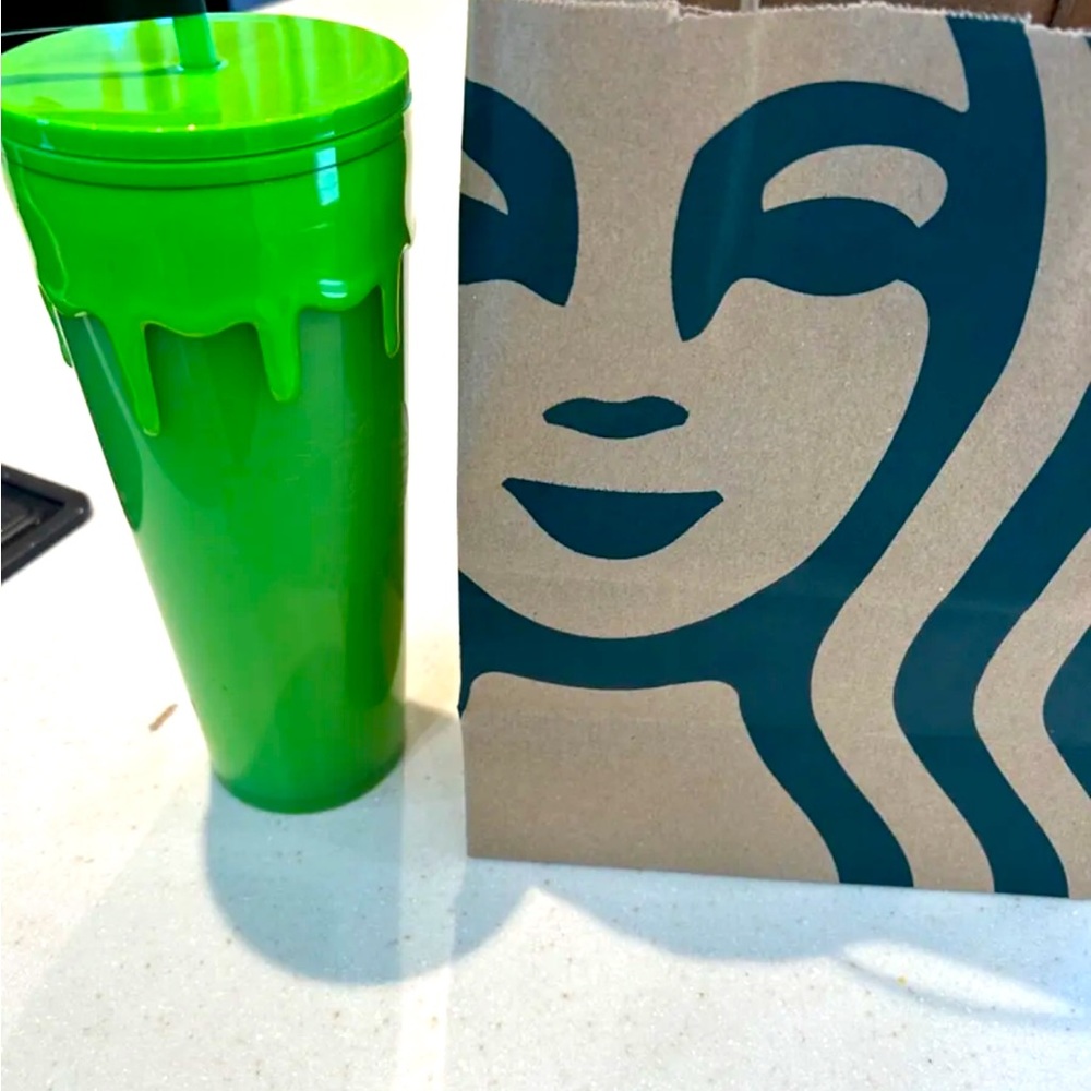 Starbucks Fall 2023 Glow in the Dark Halloween Green Slime Drip Cup